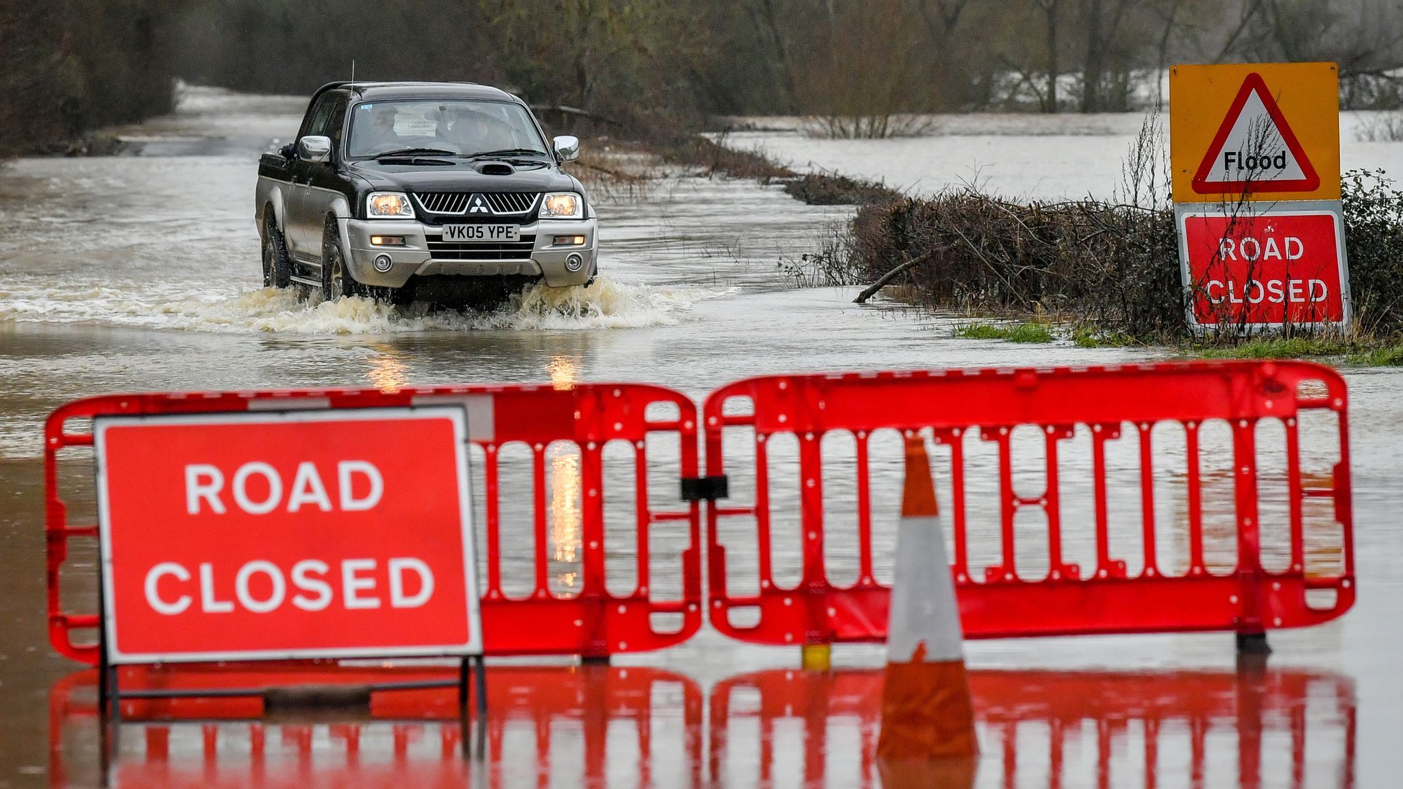 uk-weather-messy-mix-of-snow-ice-and-rain-warnings-in-force-for