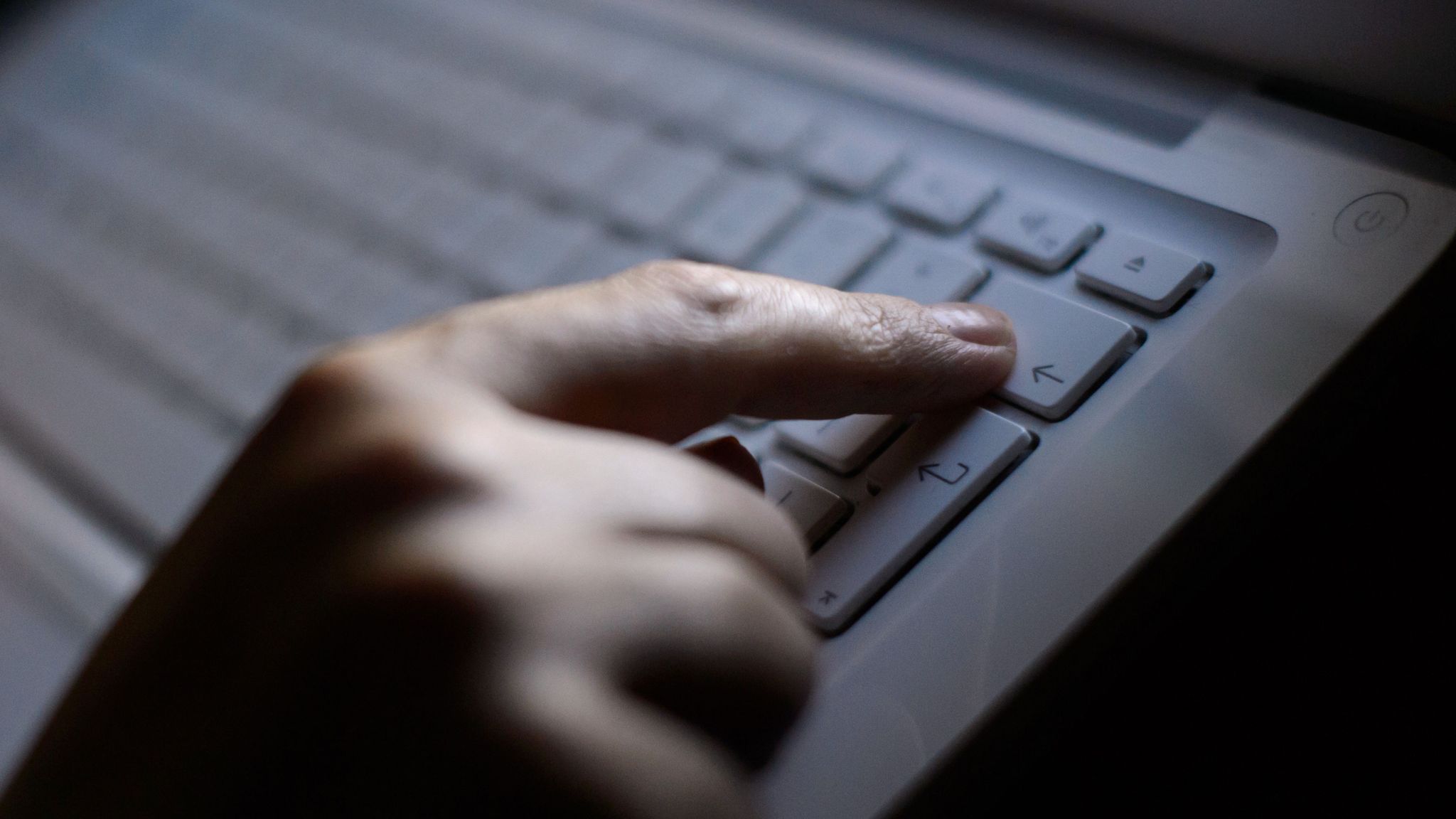 police-arrest-320-of-uk-s-most-dangerous-child-sex-offenders-since