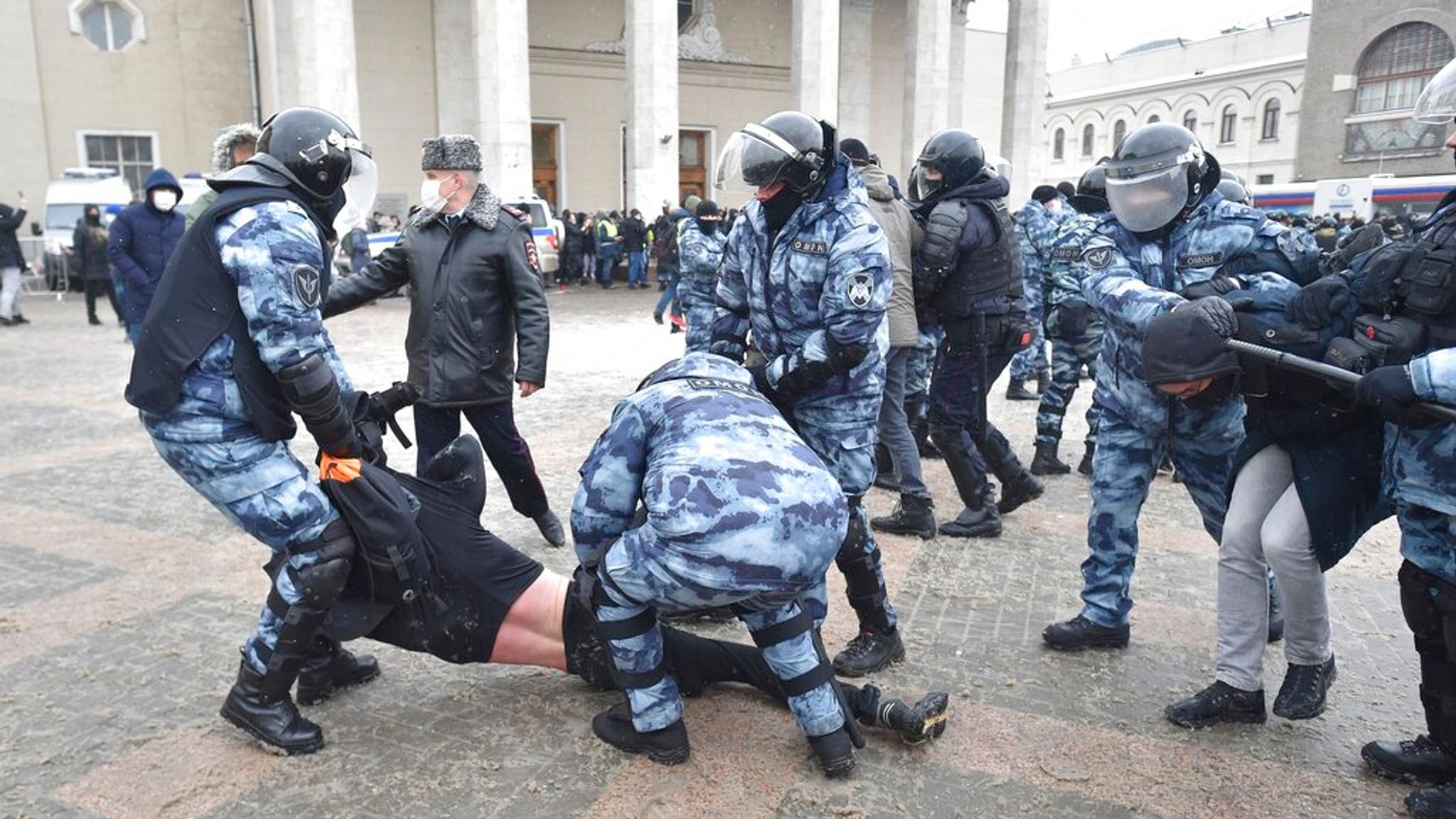 Действия полиции. Протесты за месяц. Протесты в России 2017—2018. Протест в суде. Протест становится.