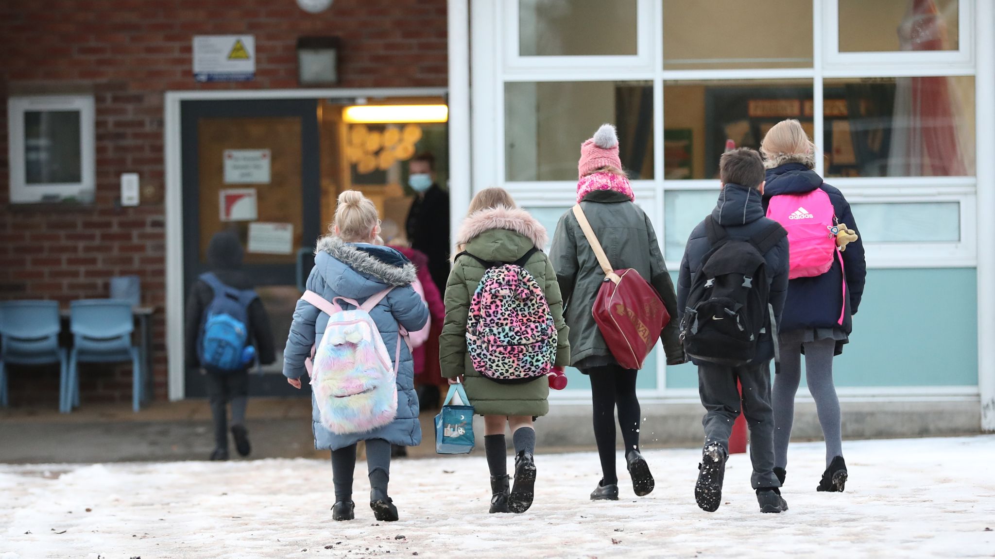 In england children go to school. По возвращению из школы. Children arrive at School.