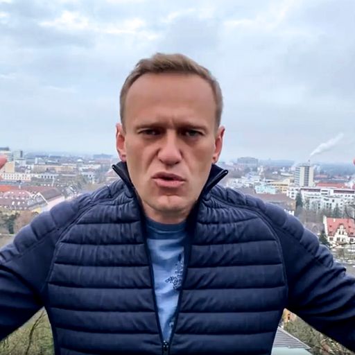 Alexei Navalny: Novichok poisoning of Putin critic 'sanctioned by Kremlin', report says