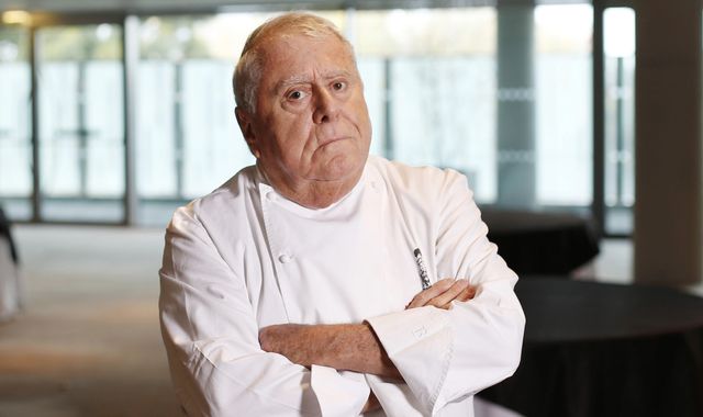 Albert Roux: Tributes paid as world-renowned chef and restaurateur dies aged 85 - Original 106 ...