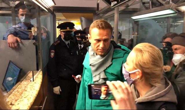 Alexei Navalny: Poisoned Putin critic returns to Russia - Vimarsana News