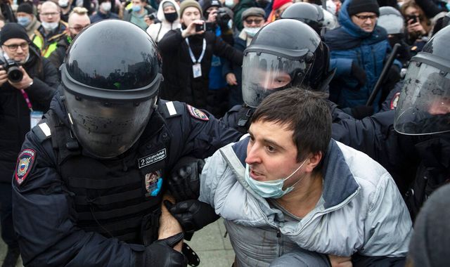 US and UK condemn 'harsh tactics' as thousands of Alexei Navalny supporters arrested amid mass protests - Vimarsana News