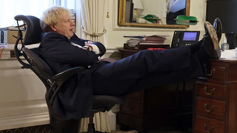 23/12/2020. London, United Kingdom. Boris Johnson Brexit Deal.The Prime Minister Boris Johnson in his office in Number 10 with his key members of staff as they wait for a response from President of the European Commission Ursula von der Leyen after they spoke on the phone a few minutes earlier with a possible Brexit deal in sight. Picture by Andrew Parsons / No 10 Downing Street

