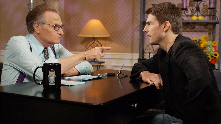 Actor Tom Cruise (R) chats with Larry King during a taping of CNN's "Larry King Live" in Beverly Hills November 29, 2001. The interview is scheduled to air December 9 while Cruise's next film "Vanilla Sky" opens on December 14. PHOTO TAKEN NOVEMBER 29 REUTERS/Pool/Chris Pizzello CP