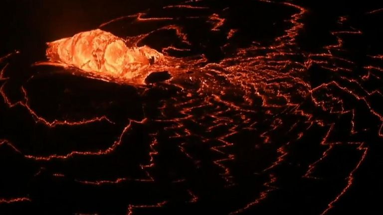 Lava spewed from in a ‘dome fountain’&#39; at Kilauea volcano, where a lava lake had risen to more than 600 feet