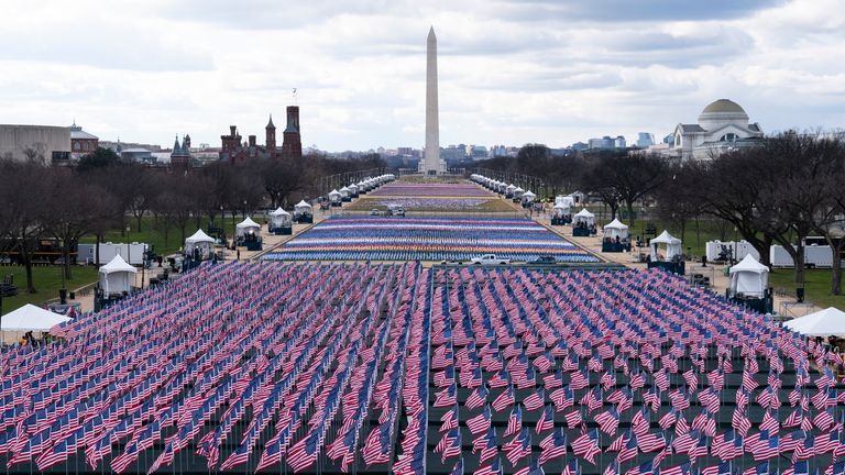 The &#39;field of flags&#39; on the National Mall, looking towards the Washington Monument and the Lincoln Memorial