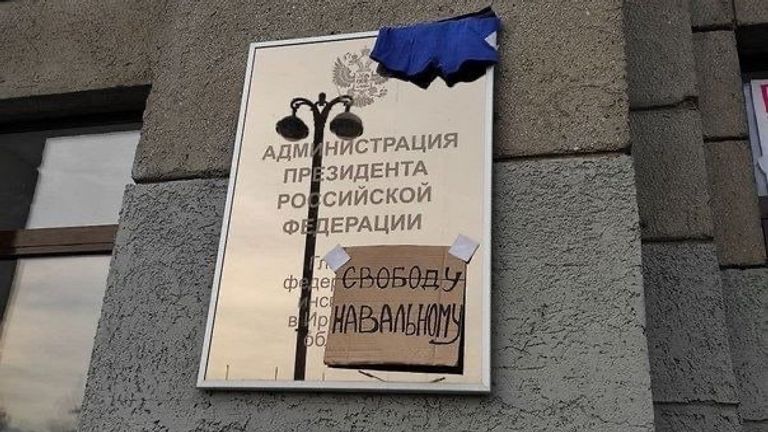 The Russian presidential administration building in Irkutsk with a note attached saying &#39;Freedom to Navalny&#39;. Pic: Photo: Siberia MBHk media