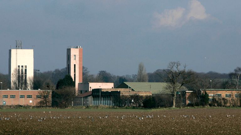 Una vista general muestra la RAF Coltishall en Norfolk, en el este de Inglaterra, el 7 de febrero de 2007. La antigua base de la RAF será transferida al Ministerio del Interior que planea crear un nuevo centro de remoción de inmigrantes, se anunció el lunes.  REUTERS / Luke MacGregor (GRAN BRETAÑA)
