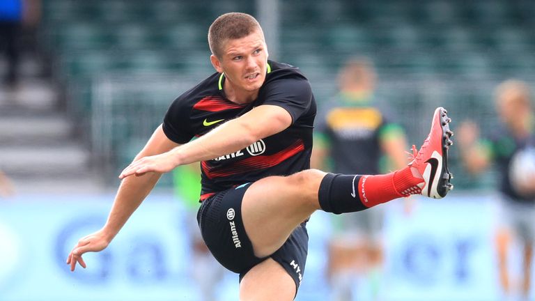 Musulmanes '  Owen Farrell se prepara para calentar antes del partido de Liga Premier Gallagher en Allianz Park, Londres.  22/8/20