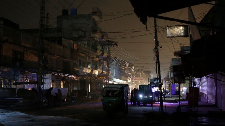 Pakistan: Millions of people in darkness after national power grid ...
