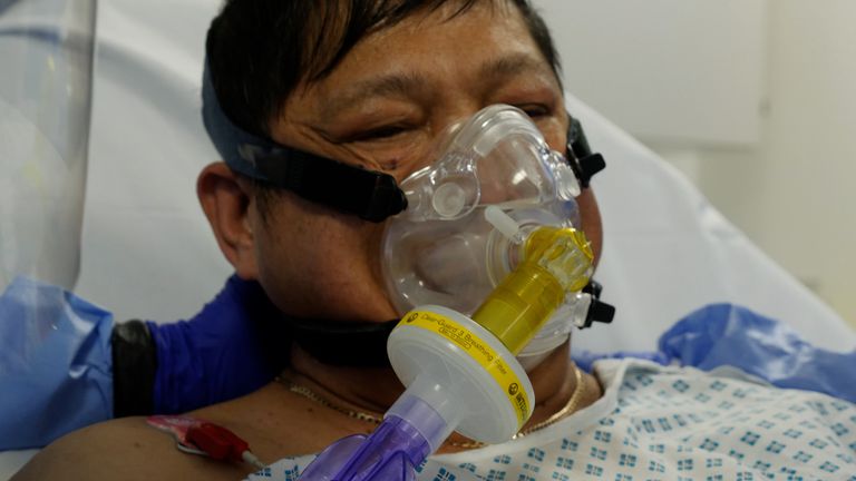 Felix lost his wife and is now ill himself. His son-in-law is also on a ventilator