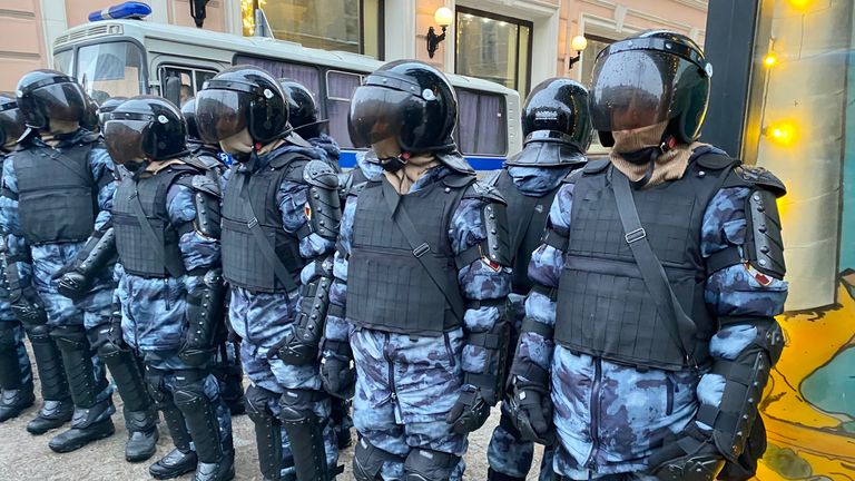 Police responded to protests following Navalny&#39;s arrest