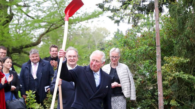 08 May 2019, Saxony-Anhalt, W&#39;rlitz: The British heir to the throne Prince Charles lifts a shovel into the air after planting a tree in the Garden Kingdom of Dessau-W&#39;rlitz. Next to him are the Foundation President Brigitte Mang and Reiner Haseloff (CDU), Prime Minister of Saxony-Anhalt. The Prince of Wales visits Leipzig and W&#39;rlitz on the second day of his trip to Germany. Photo by: Jan Woitas/picture-alliance/dpa/AP Images