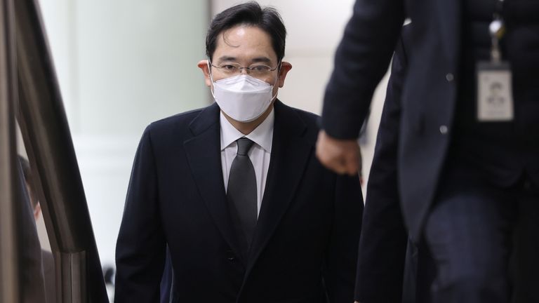Samsung Group heir Jay Y. Lee arrives at a court in Seoul, South Korea, January 18, 2021. Yonhap via REUTERS 