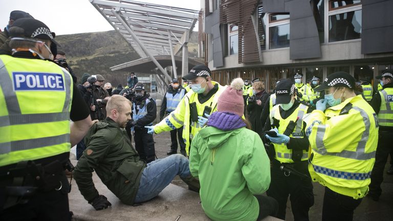 Protesters demonstrated against Scotland&#39;s lockdown in Edinburgh on Monday