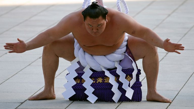  Japan&#39;s top-ranking sumo wrestler, Mongolian-born Hakuho tested positive for COVID-19, the Japan Sumo Association (JSA) announced