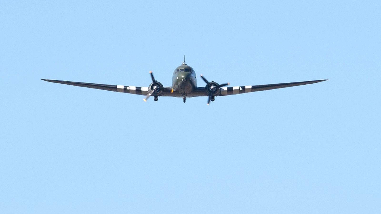 Captain Sir Tom Moore funeral: Military flypast as family says 'his ...