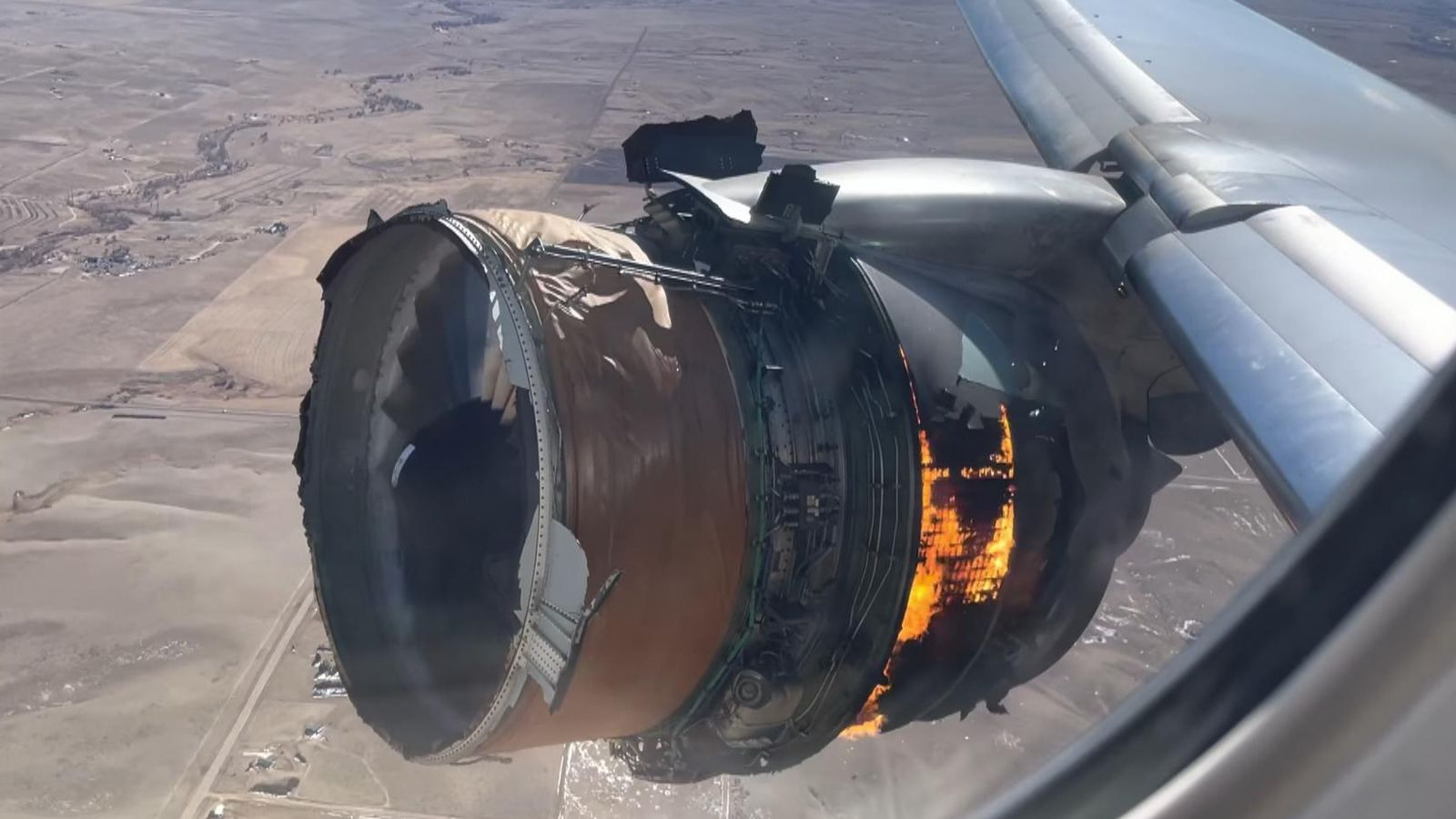 Denver Plane Engine Fire Consistent With Metal Fatigue Investigators Say Uk News Rifnote