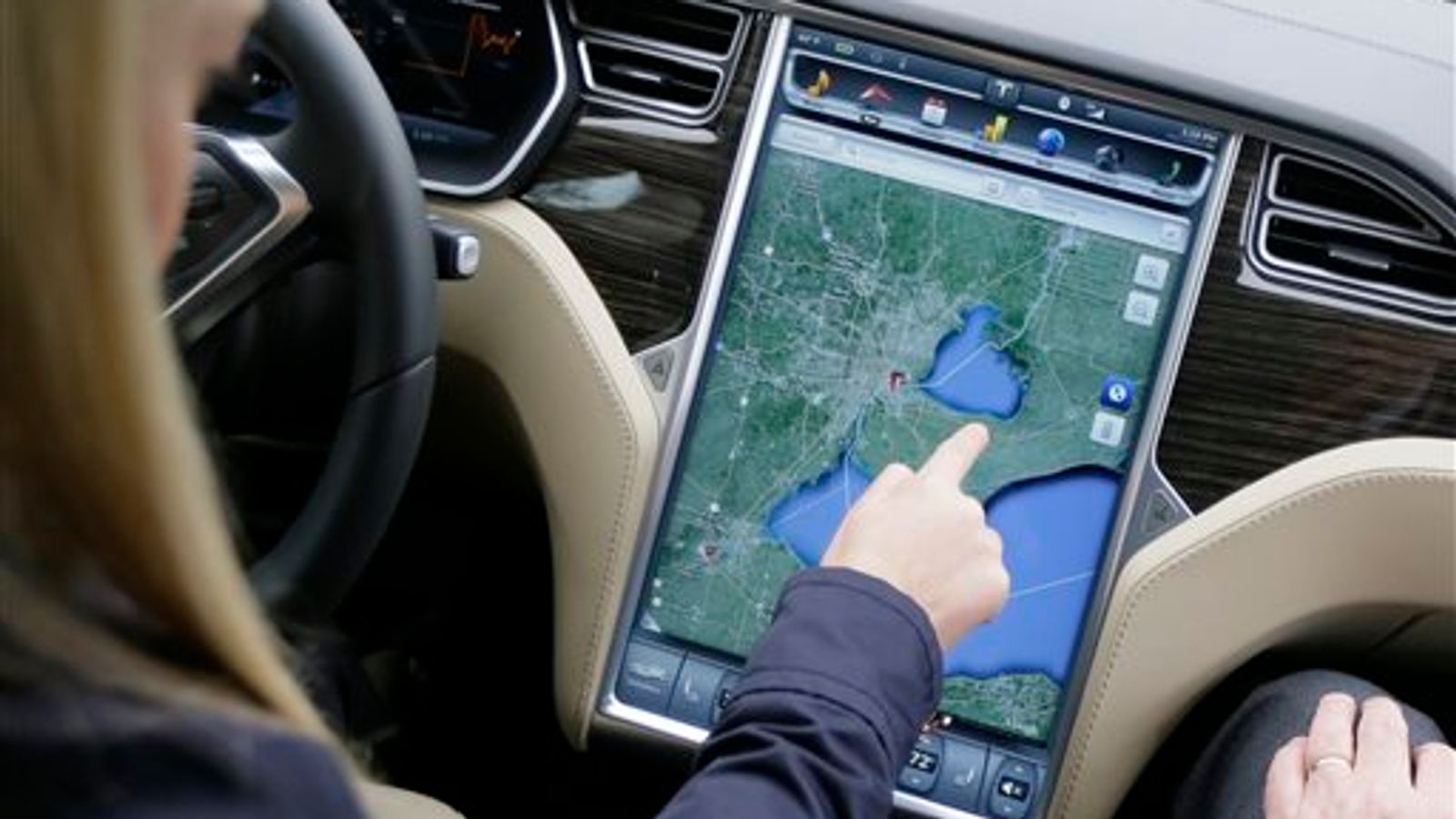 tesla issues voluntary recall for more than cars over malfunctioning touchscreen