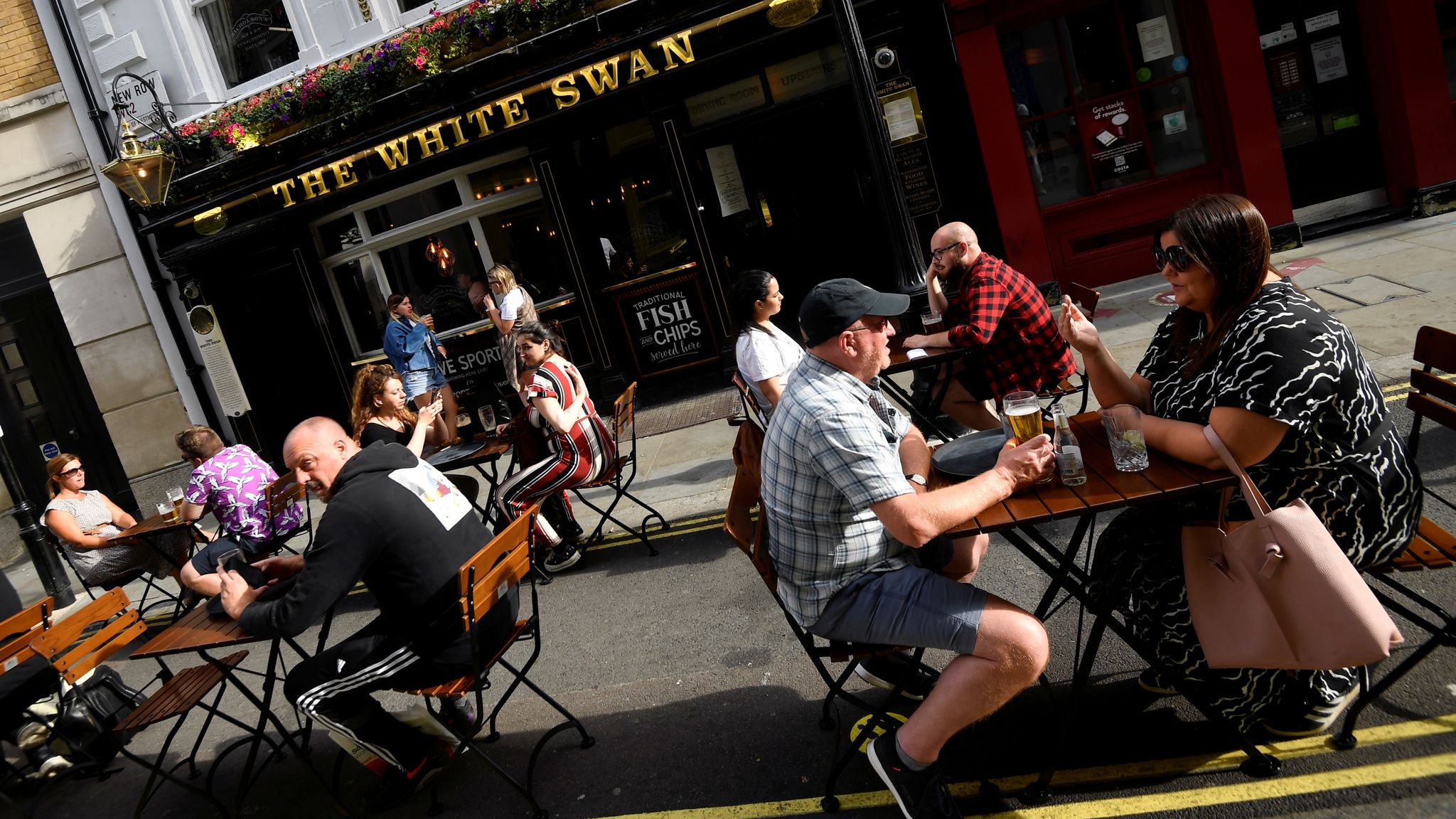 Covid: Pubs And Restaurants Will Need To Shut At 1020pm   BBC News