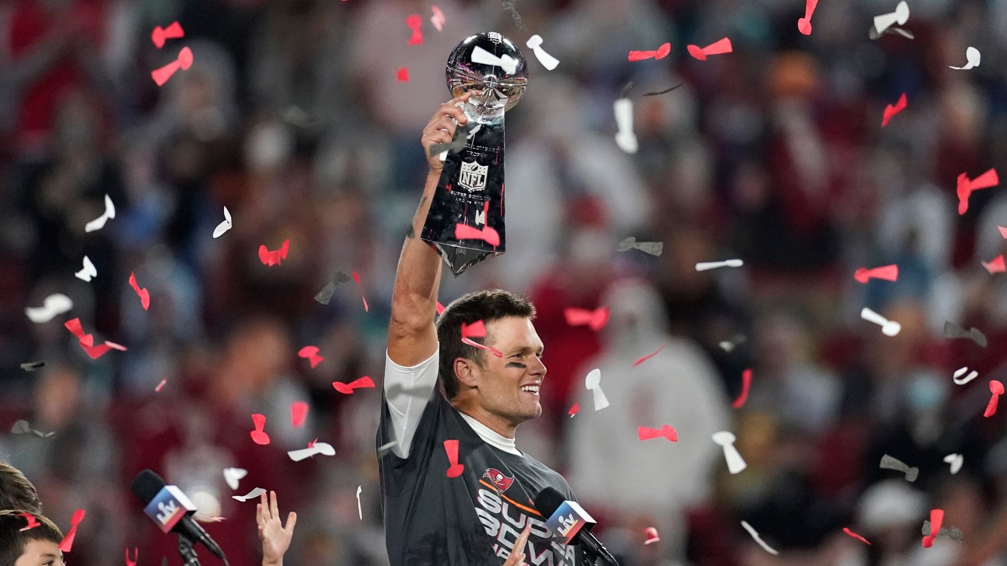 Watch Tom Brady almost throw Lombardi Trophy in the Bay, appear to