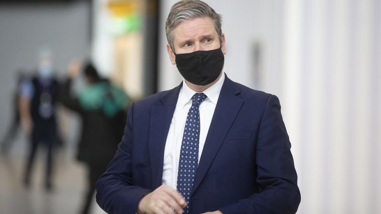 Le dirigeant syndical Sir Keir Starmer lors d'une visite au terminal 2 de l'aéroport d'Heathrow, à Londres, pour voir la réponse au COVID-19.  Date de la photo: jeudi 11 février 2020. Voir l'histoire de PA POLITIQUE Travail.