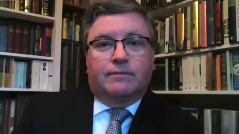 Robert Buckland affirme que la vitesse de déploiement du vaccin aidera le pays à sortir des restrictions de verrouillage et à contrôler le virus.