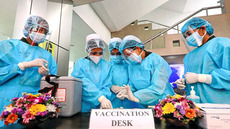 Health officials prepare the AstraZeneca&#39;s COVID-19 vaccines manufactured by the Serum Institute of India, at army Hospital in Colombo, Sri Lanka January 29, 2021. REUTERS/Dinuka Liyanawatte