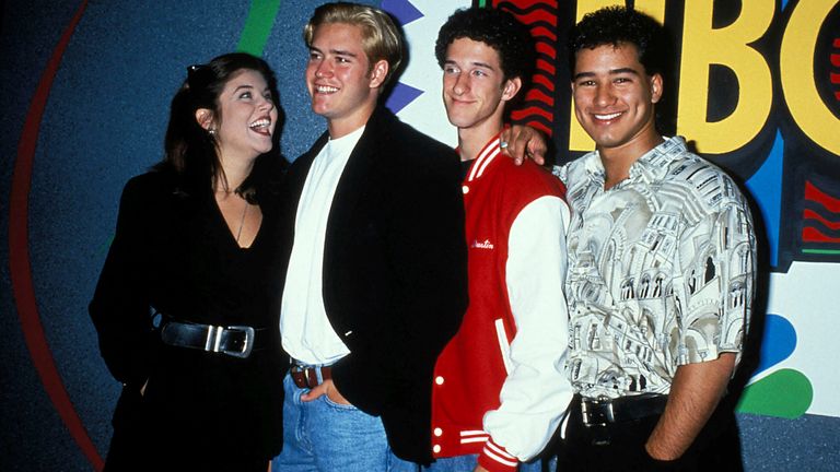 Tiffani Amber Thiessen, Mark Paul Gosselaar, Dustin Diamond And Mario Lopez. 1996 Credit: 3313017Globe Photos/MediaPunch /IPX