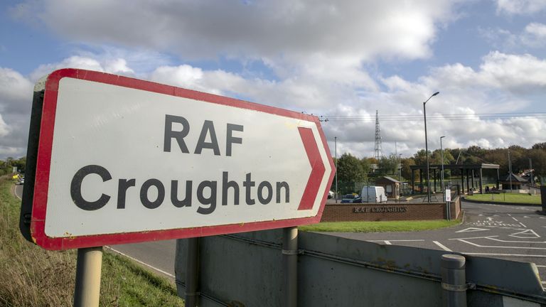هری دان در یک تصادف در مقابل RAF Croughton جان باخت