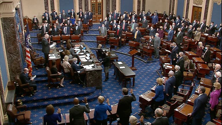 I senatori prestano giuramento di impeachment al Campidoglio degli Stati Uniti.  Pic: AP