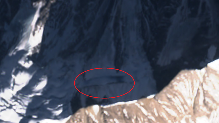 Cette image satellite agrandie montre la fissure du 1er janvier.  Crédits: SentinelHub
