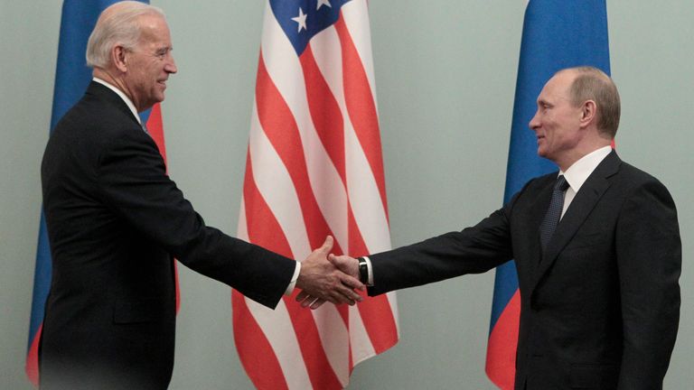 Le président Joe Biden a déclaré à Vladimir Poutine l'époque où les États-Unis `` retournaient ''  pour la Russie est terminée, fichier pic