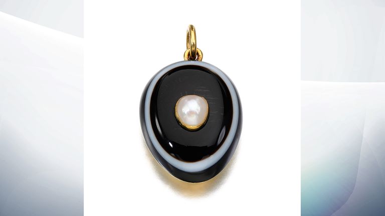 Banded agate and pearl pendant, circa 1878 (est. £1,000-1,500). Pic: Sotheby&#39;s