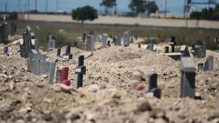 Le cimetière s'est considérablement agrandi depuis juillet dernier