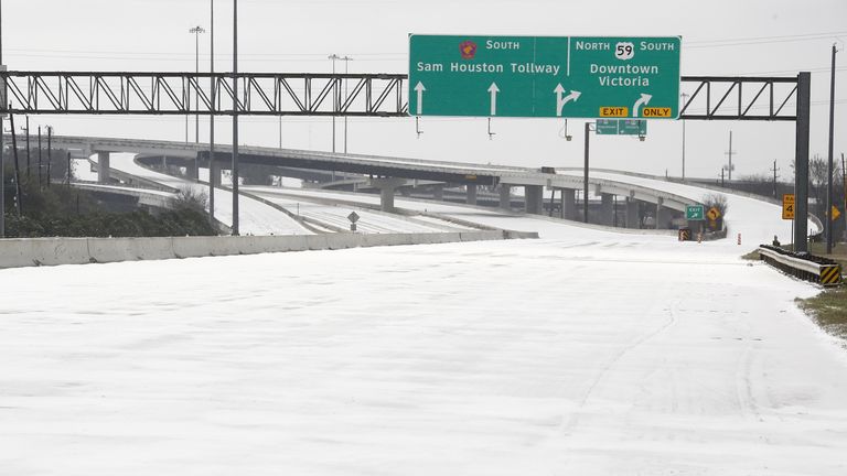 (210215) -- HOUSTON, Feb. 15, 2021 (Xinhua) -- A highway is closed due to snow and ice in Houston, Texas, the United States, on Feb. 15, 2021. Up to 2.5 million customers were without power in the U.S. state of Texas Monday morning as the state&#39;s power generation capacity is impacted by an ongoing winter storm brought by Arctic blast. (Photo by Chengyue Lao/Xinhua)