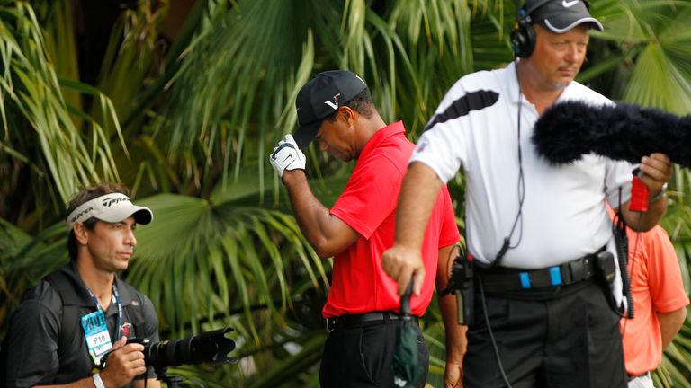 Woods walks off after withdrawing from the 2012 PGA Championship due to injury