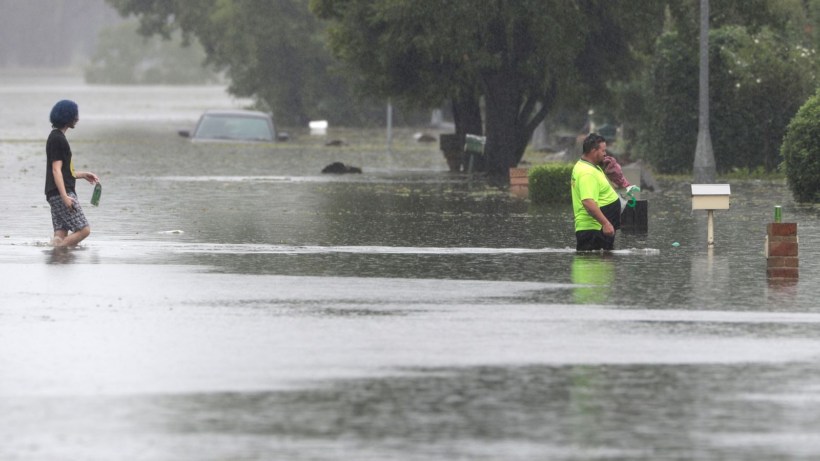 Australia floods: The town 'smashed' as water levels rose 40ft in hours ...