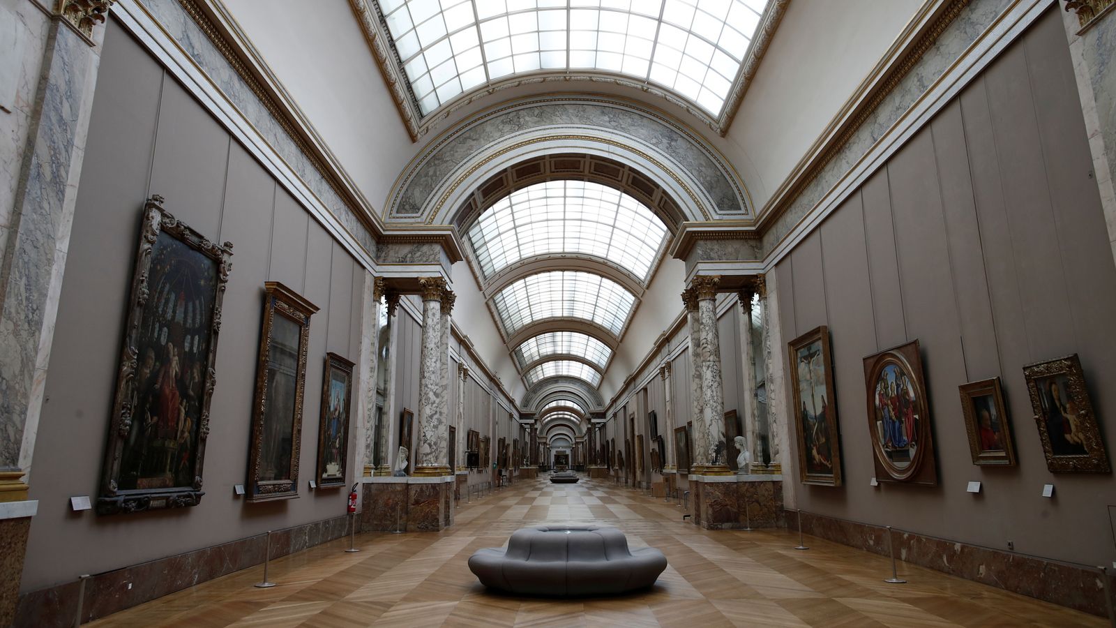 Louvre gives art lovers plenty to smile about as it puts entire