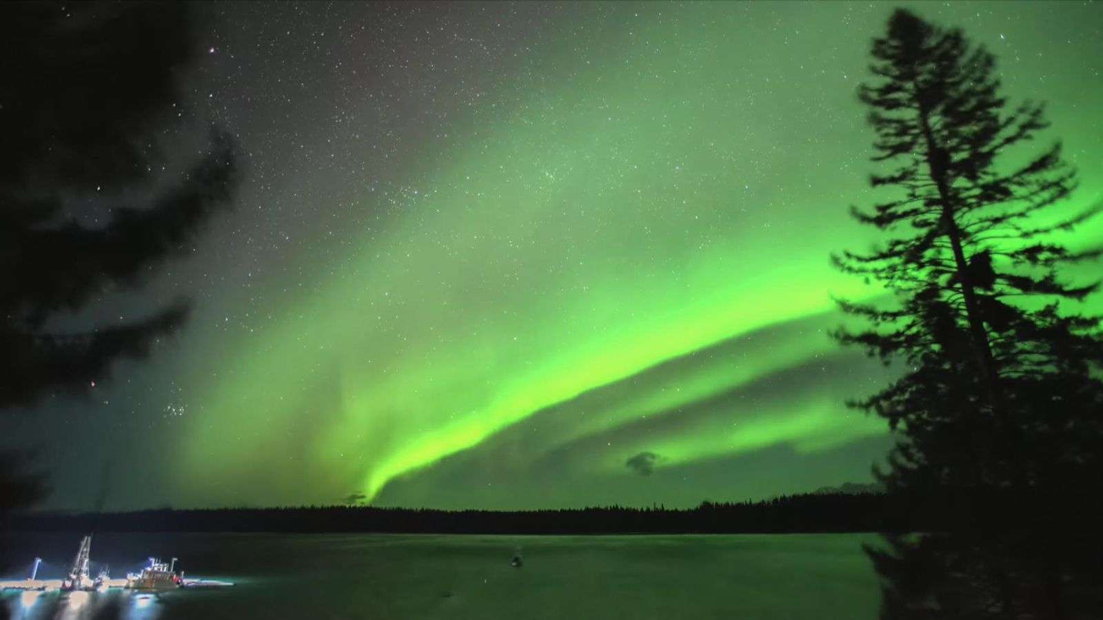 aurora-borealis-dances-across-alaskan-sky
