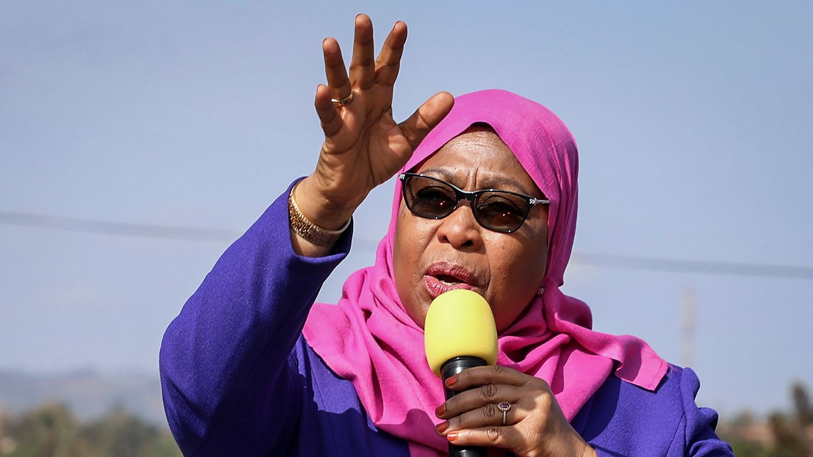 Samia Suluhu Hassan: Tanzania's first female president sworn in after