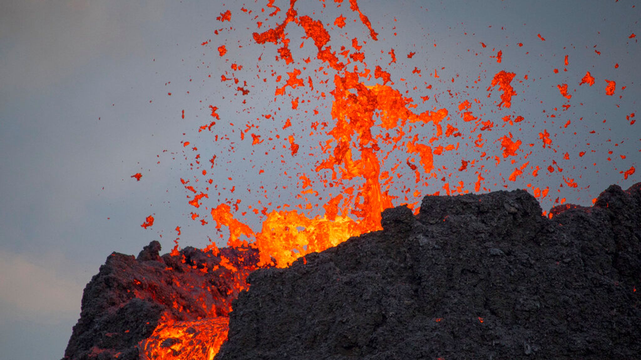 Iceland volcano Thousands flock to edge of spectacular eruption