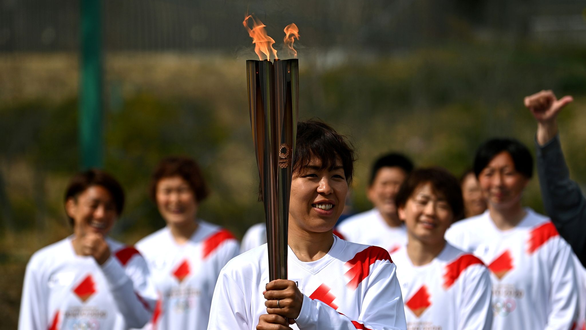 Миновара в японии. Олимпийский огонь в Токио 2021. Олимпийские игры в Токио 2021. Олимпийский огонь Токио 2020. Олимпийский факел Токио 2021.