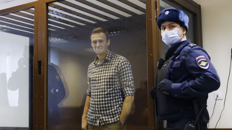 Der russische Oppositionsführer Alexei Navalny soll gegen eine frühere Gerichtsentscheidung Berufung einlegen, um seine Bewährungsstrafe in eine tatsächliche Haftstrafe umzuwandeln