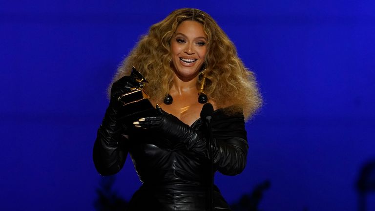 Beyoncé est l'artiste féminine la plus décorée de l'histoire des Grammys.  Pic: AP 