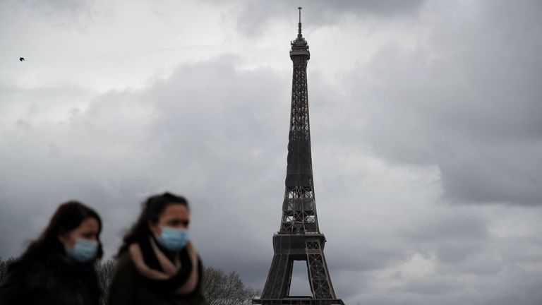 Paris entrera en lock-out à partir de minuit vendredi 