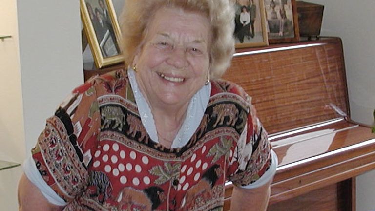 Jan Maibaum et sa mère de 99 ans, Betty Hilless, décédée d'un coronavirus, document photo à Joe Pike