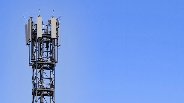 21 July 2020, Brandenburg, L&#39;bben: A transmission tower for mobile radio. Photo by: Patrick Pleul/picture-alliance/dpa/AP Images


